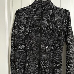 Lululemon Running Jacket - black/white - Size 6